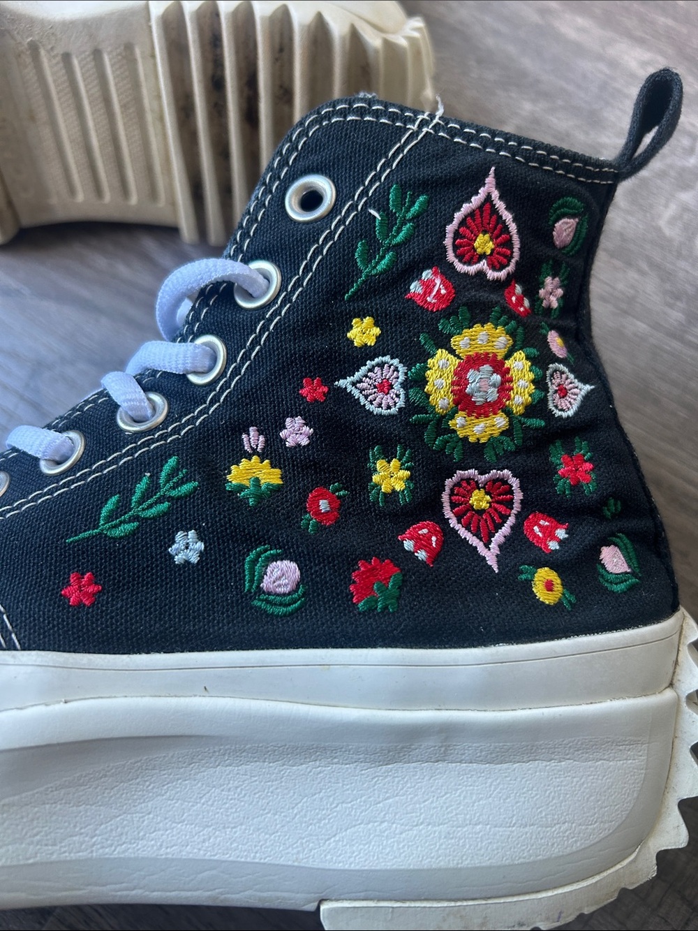 Converse Run Star Hike Platform High-Top Sneakers with Multicolor Floral Embroid - Picture 3 of 9